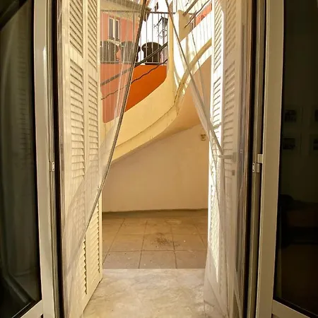 And Convenient In דירה